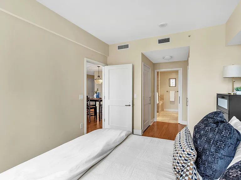 700 W East St #1905 — Photo 7