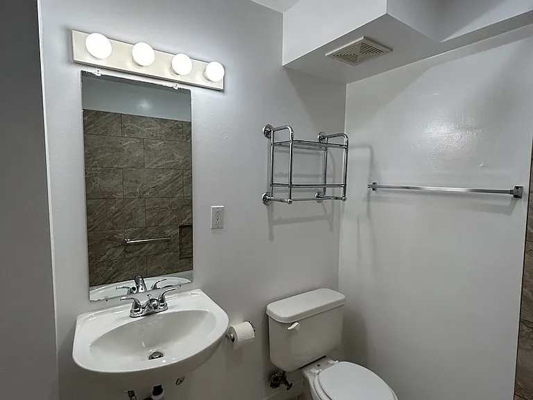 3607 Hannett Ave NE #B — Photo 8