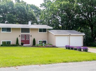4010 Kearny Dr NE, Grand Rapids, MI 49525