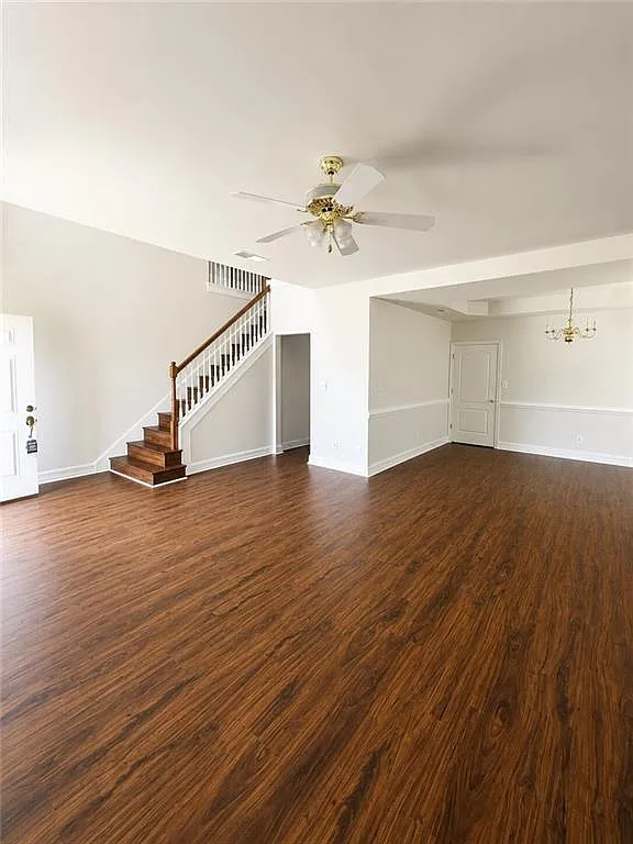 4 bed, 2.5 bath, 2406 sqft, $2,600 — Photo 4