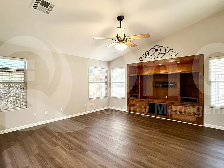 800 N Soho Pl — Photo 4