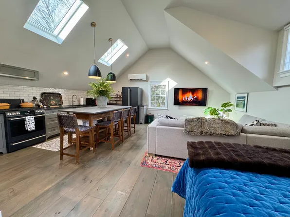 67 Kings Hwy N #2, Westport, CT 06880