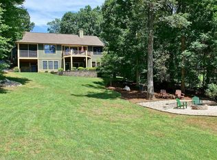 220 Park Shore Cir, Moneta, VA 24121