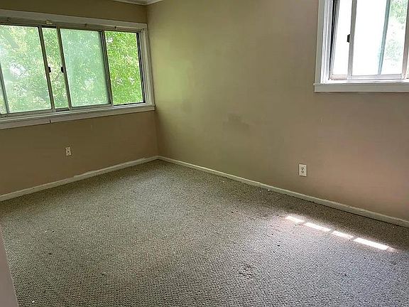 5th image of 32611 Montcalm Ct #32611
