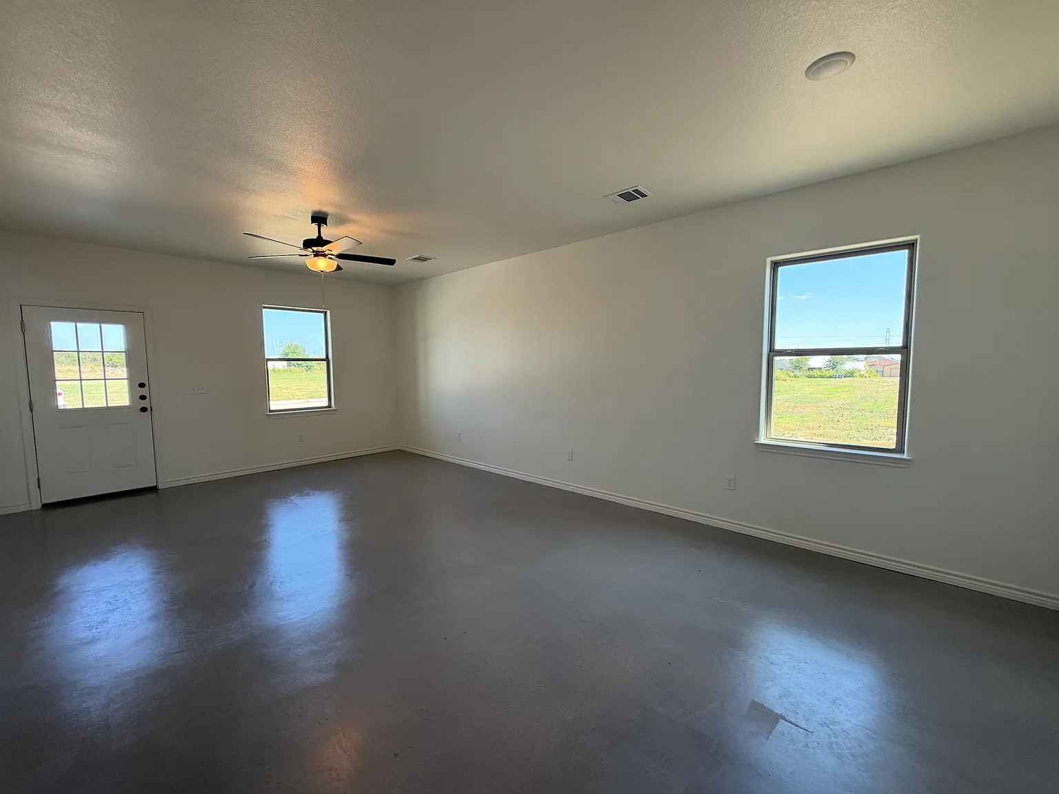 3 bed, 1330 sqft, $1,700 — Photo 3