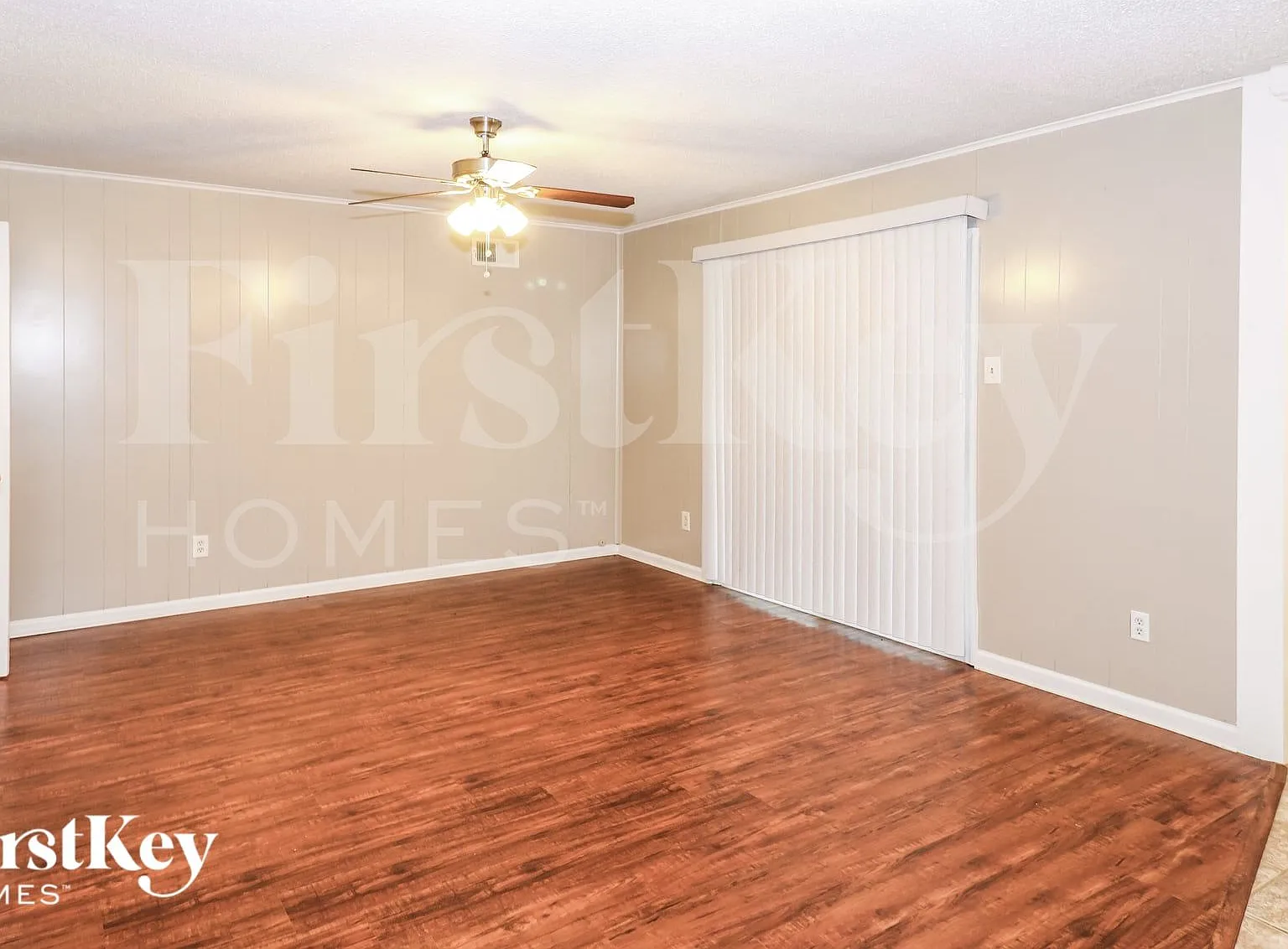 3 bed, 2.0 bath, 1609 sqft, $2,070 — Photo 4