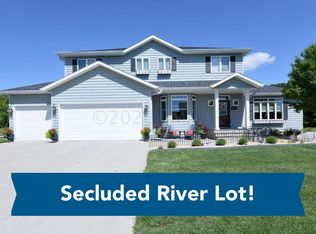 4541 Riverwood Dr N, Fargo, ND 58102