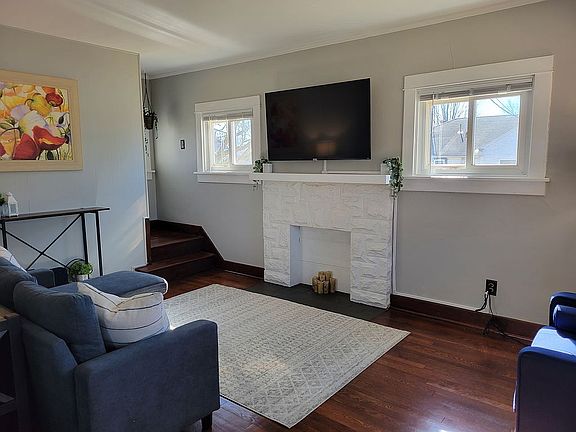 2nd image of 2854 Whittier Ave