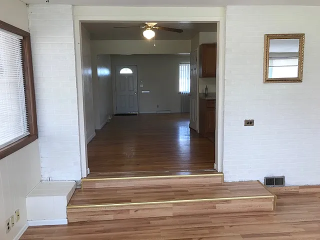 Family room to dining room