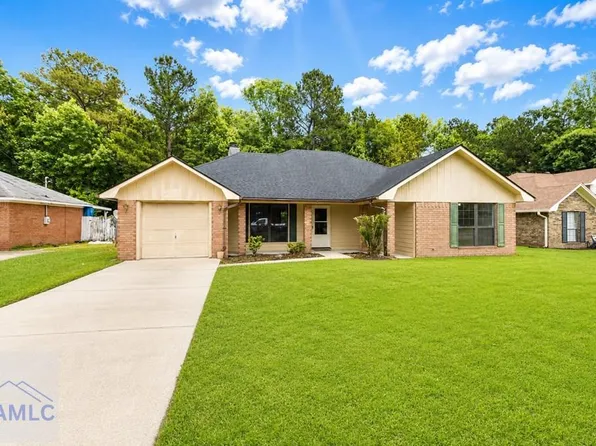 825 Sagewood Dr, Hinesville, GA 31313