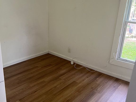 5th image of 124 4th St #1