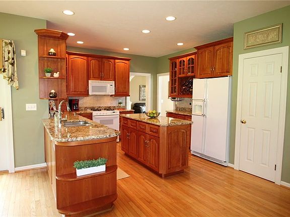 5th image of 6704 Song Hill Ln