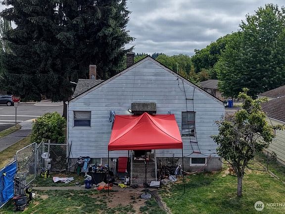 4th image of 75 Williams Avenue S