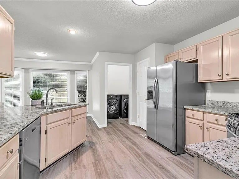 608 Adam Cir — Photo 11