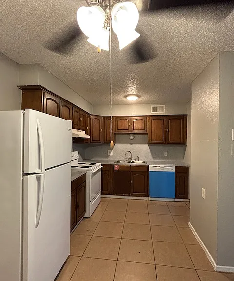 4018 Holly Rd #8 — Photo 3