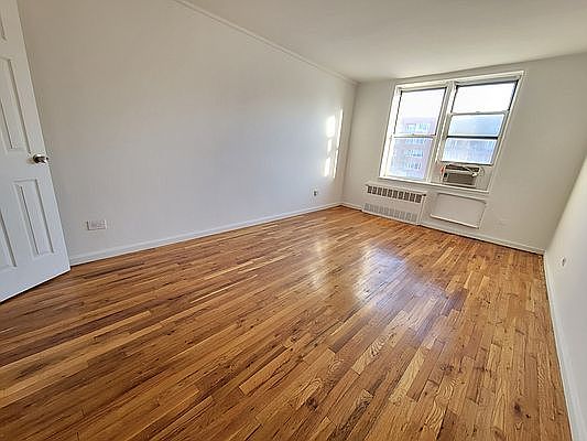 1st image of 32-30 93rd St APT E10