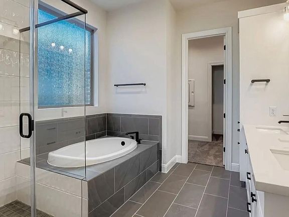 5th image of 553 Prickly Poppy Loop