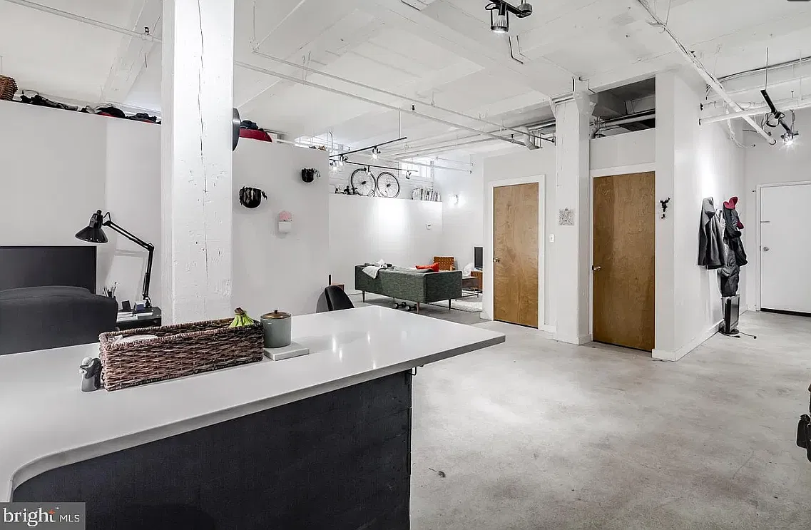 1 bed, 895 sqft, $1,499 — Photo 3