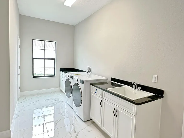 10530 Meadowrun Dr — Photo 17