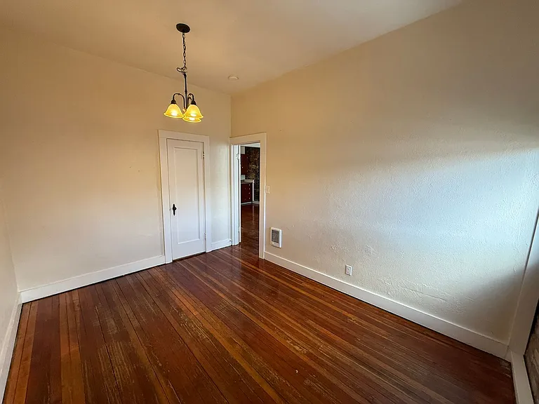 157 NE Main St — Photo 15