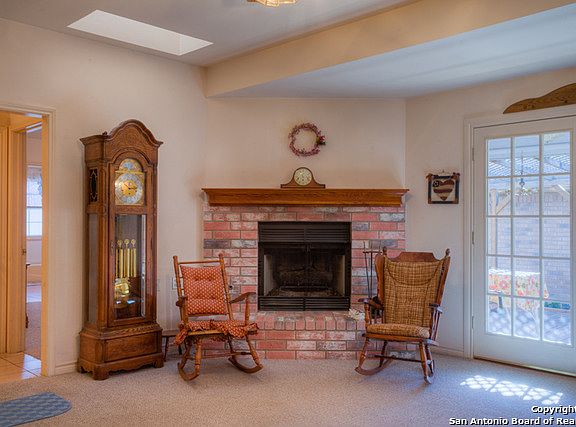 4th image of 205 Oak Hill Dr N