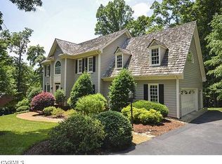 2520 Whitecastle Dr, Midlothian, VA 23113