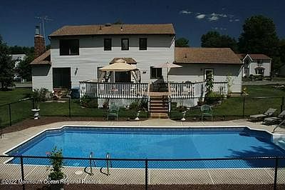 5th image of 23 Overhill Dr