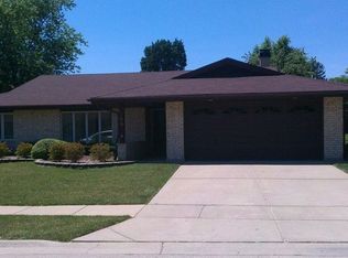 568 Rush St, Roselle, IL 60172