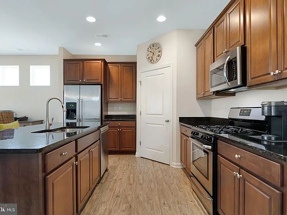3rd image of 29518 Fieldstone Dr