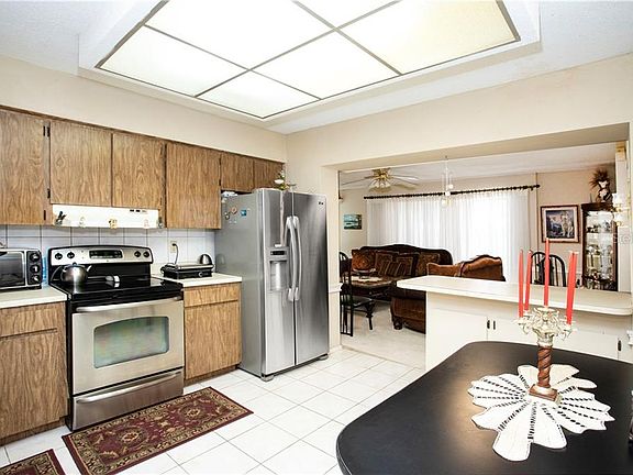 3rd image of 2909 Glen Haven Dr