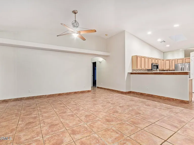 2809 E Janice Way — Photo 5
