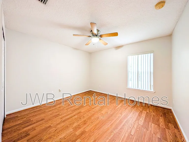 10238 Emma Lakes Dr — Photo 12