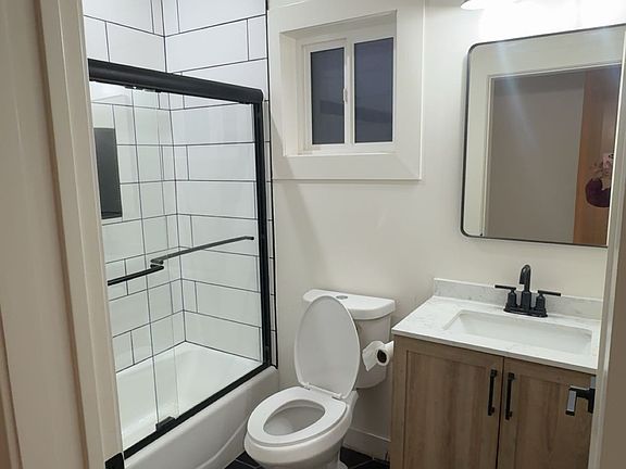 5th image of 1019 W 77th St