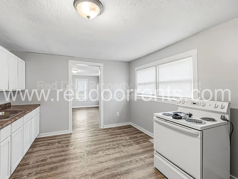 4320 E 30th St — Photo 4