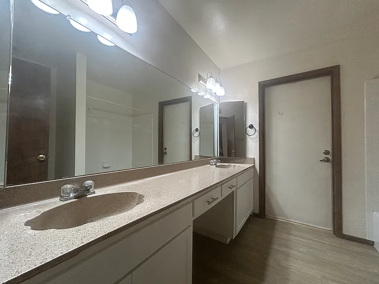 2141 E Manhatton Dr — Photo 9
