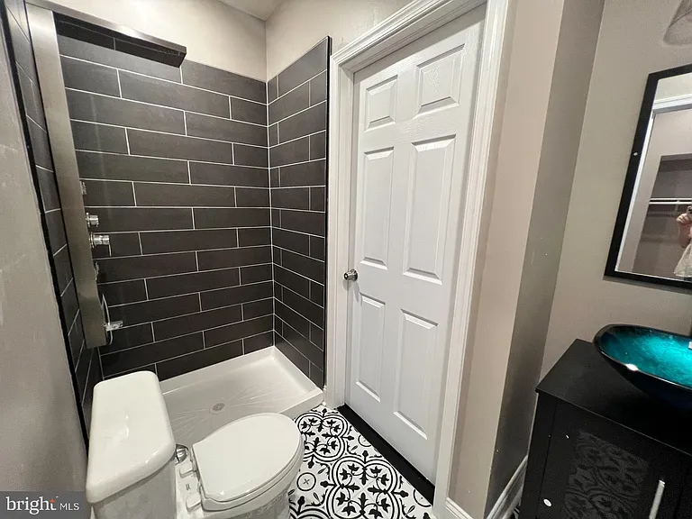 1429 W Diamond St #2 — Photo 4