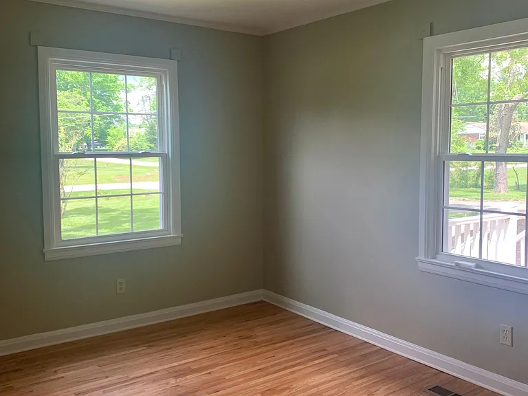 2nd bedroom this end of house