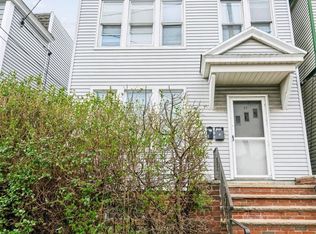 11 Bayview Ave, Jersey City, NJ 07305