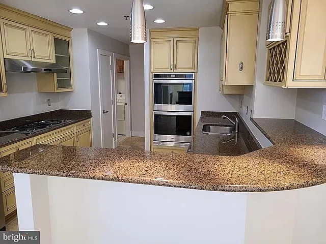 2 bed, 1772 sqft, $3,900 — Photo 4