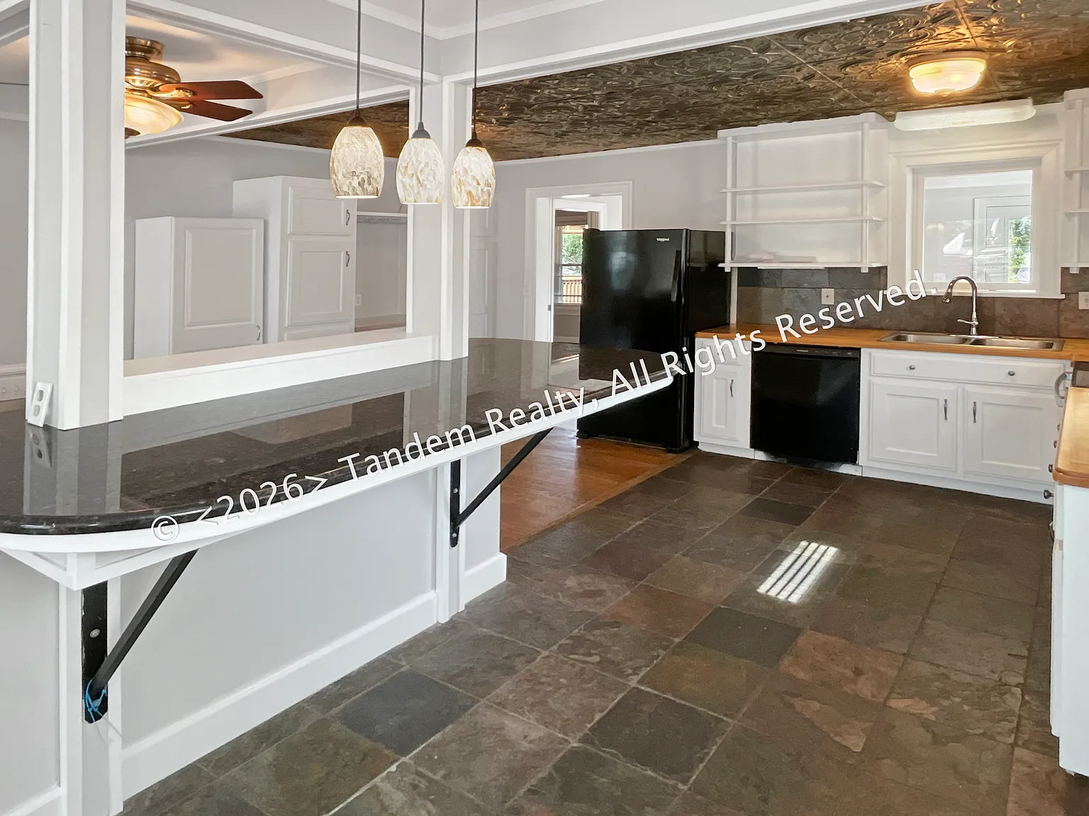 3 bed, 2343 sqft, $2,800 — Photo 4