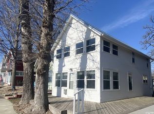 106 2nd Ave N, Clear Lake, IA 50428