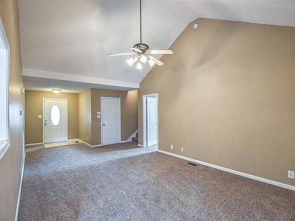 3rd image of 1388 Jenny Ln