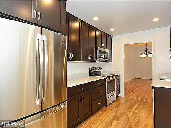 Entry to Kitchen from Front Door