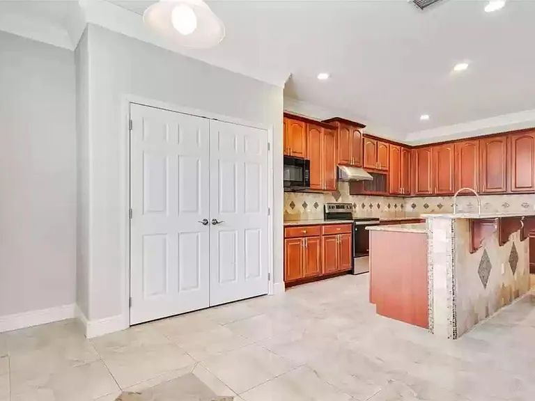 10119 Malpas Point — Photo 16