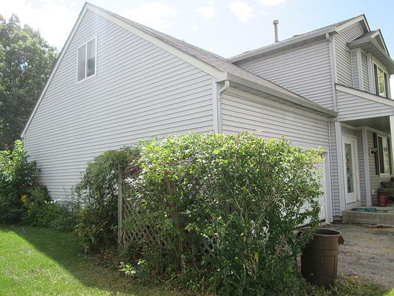 3rd image of 2444 N Sheffield Ct