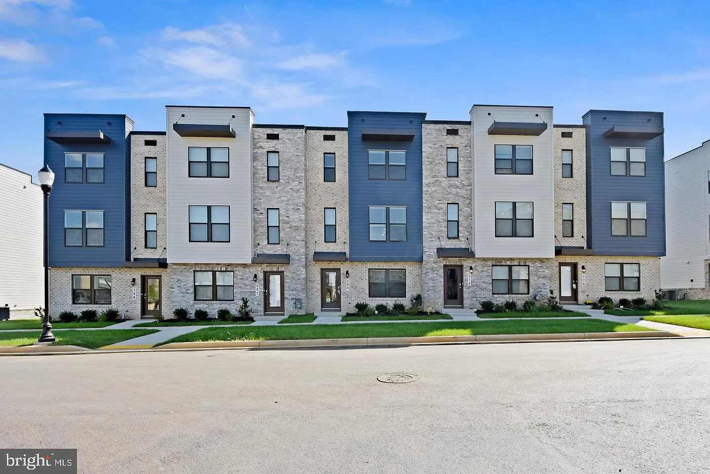 4 bed, 3.5 bath, 2048 sqft, $2,850 — Photo 3
