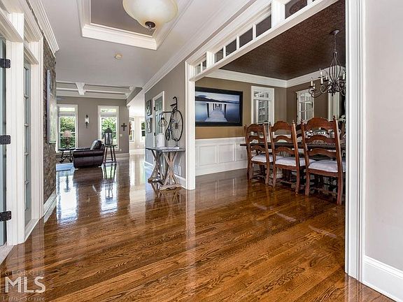 4th image of 1011 Meadow Brook Dr
