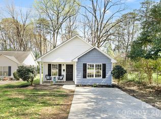 913 Tennyson Dr, Charlotte, NC 28208