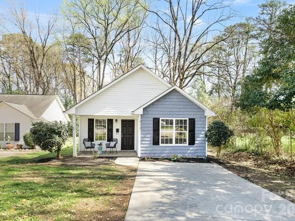 913 Tennyson Dr, Charlotte, NC 28208