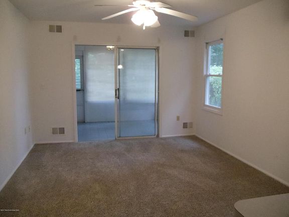 3rd image of 84 Woodshill Dr N